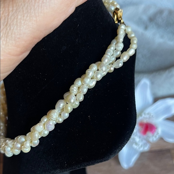 Classic Cream Pearl Necklace - Picture 4 of 6